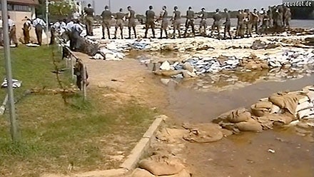 Foto © by Aquadot Flutschutz, Sandsackersatzsysteme Hochwasserschutz, Quellkaden, Schlauchlastfilter, Auflastfilter, Deichverteidigung, Grundbruch, Böschungsbruch, Deiche, Sickerwasseraustritt